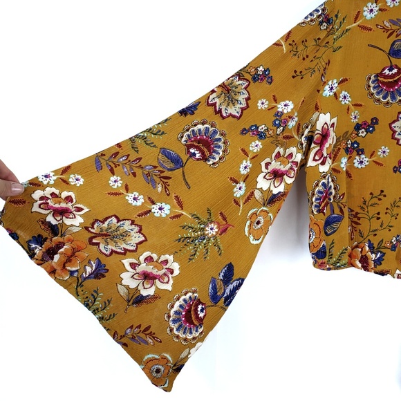 Patrons Of Peach Bell Sleeve Floral Crop Top** - Picture 4 of 6